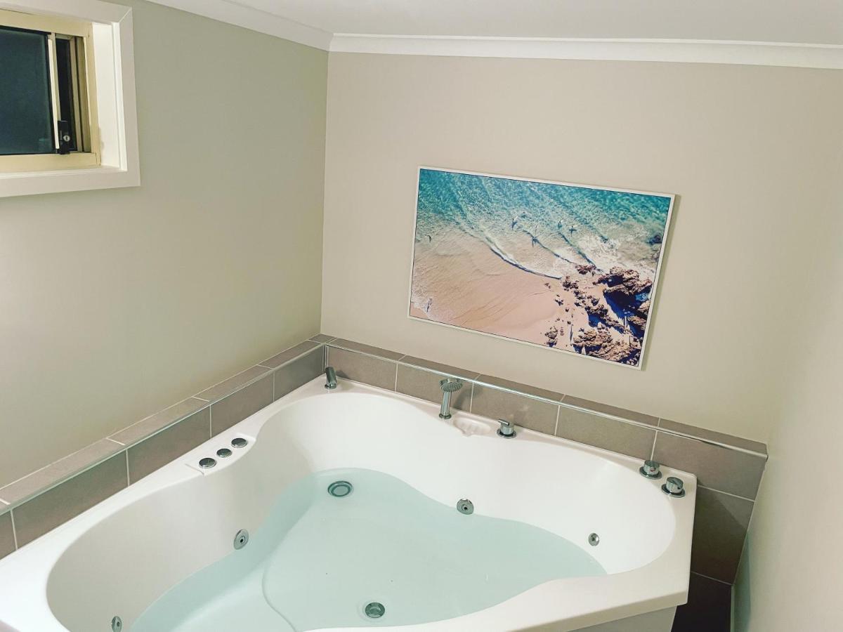 Churchill'S B&B Twin Spa Getaway Studio Swansea Eksteriør bilde