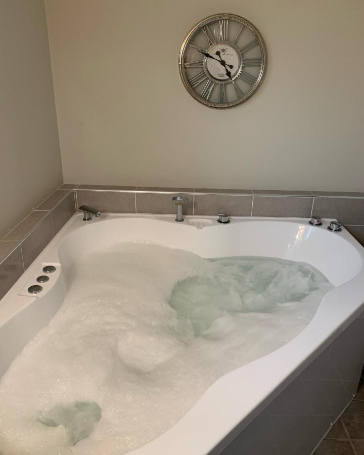 Churchill'S B&B Twin Spa Getaway Studio Swansea Eksteriør bilde